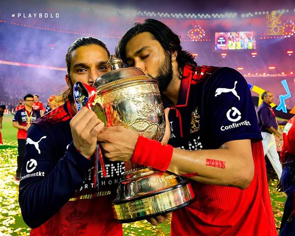 RCB wins trophy