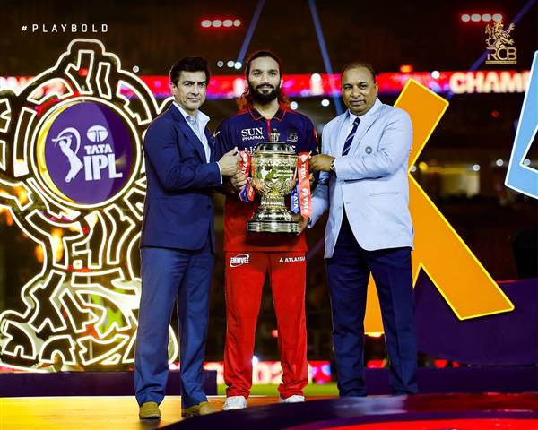 RCB wins trophy