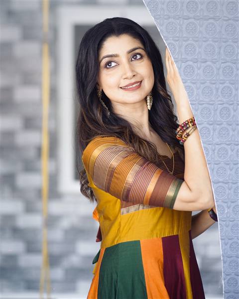 divya unni