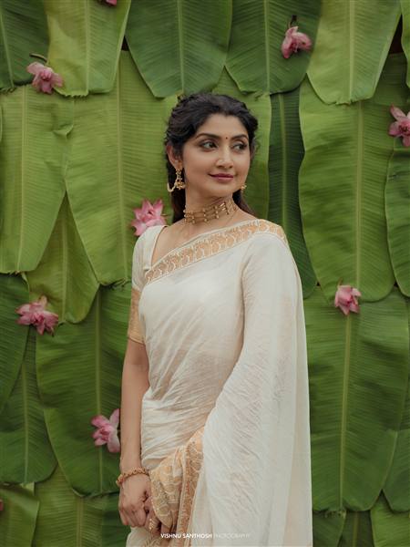 divya unni