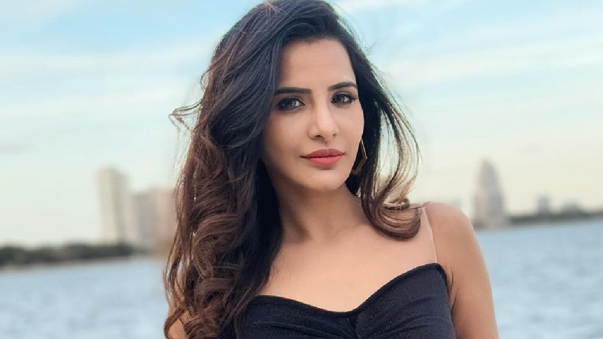అషు రెడ్డి అందాల షో.. భామ మంచి జోరులో ఉందిలే! | Actress Ashu Reddy ...