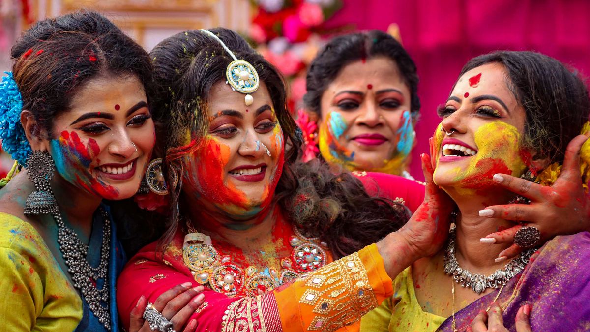 Holi Skin Care ಹೋಳಿ ಆಡಿದ್ರಾ? ಮೈಮೇಲಿನ ಬಣ್ಣ ಎಷ್ಟು ತೊಳಿದ್ರು ಹೋಗ್ತಿಲ್ವಾ