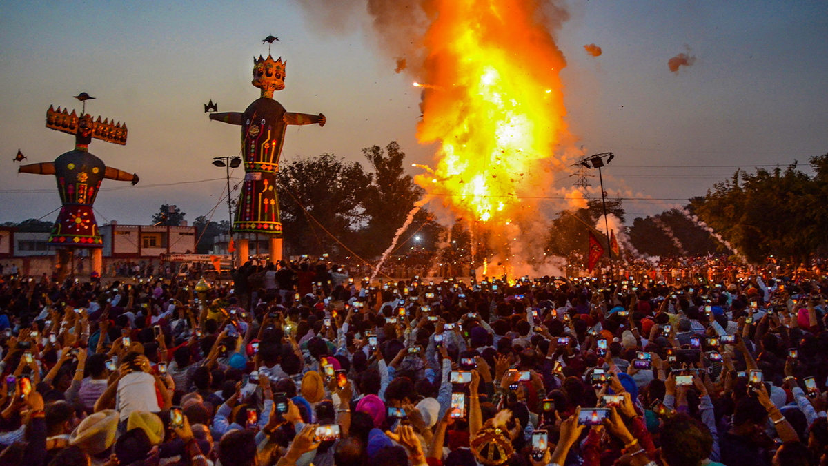 In Pics: India's Diverse Ravan Dahan Celebrations - Oneindia