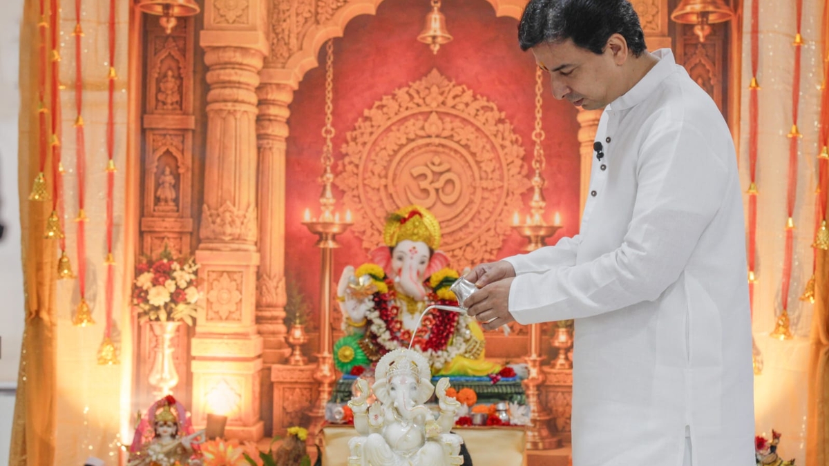 Acharya Upendra Ji: Ancient wisdom for your modern life problems.