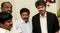 விஜய் கொடுத்த வாக்குறுதியை நிறைவேற்றல.. எல்லாம் போச்சு.. அப்செட்டில் இருக்கும் அதிமுக புள்ளிகள்!