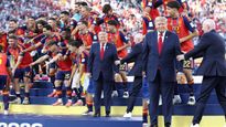 Donald Trump: ஸ்பெயின் வீரர்களை கொண்டாட விடாமல் குறுக்கே நின்ற டிரம்ப்.. பிடித்து தள்ளிவிட்ட பிஃபா தலைவர்