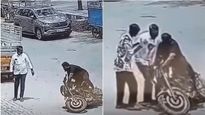 எவ்வளவு நேக்கா திருடுறாங்கனு பாருங்க! விபத்து போல ஆக்டிங்.. அடுத்த நொடி ரூ1 லட்சம் செல்போன் திருட்டு