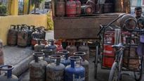 சென்னையில் வணிக கேஸ் சிலிண்டர் விலை ரூ.200 வரை குறைவு.. நாடு முழுவதும் காலையிலேயே வந்த குட்நியூஸ்