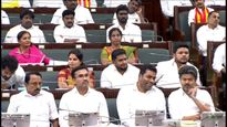 அன்று செங்கோட்டையன்! இன்று யார் கூட தெரியுமா? என்னாச்சு விஜய்க்கு! இடத்தை மாற்றிகிட்டே இருக்காரே