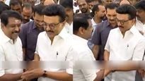 மு.க ஸ்டாலின் - நயினார் நாகேந்திரன் சந்திப்பு.. திமுக எம்எல்ஏ திருமண விழாவில் பரஸ்பரம் நலம் விசாரிப்பு 