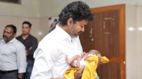 தாய் மாமன் தங்க மோதிரம்..  விஜய்யின் மிகப்பெரிய கணக்கு.. டிகோடிங் செய்ததில் தெரியவந்த உண்மை 