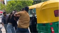  ஆட்டோ சவாரியை ரத்து செய்ததால் டென்ஷன்.. நடுரோட்டில் பெண்களை அடித்த ஓட்டுநர்.. பரபரத்த பெங்களூர்!
