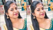 குரோம்பேட்டை ரேடியல் சாலையில் தோழியுடன் சென்ற யமுனா.. மேம்பாலத்தில் இப்படியா ஆகணும்