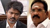 ஏ*டா நீ எம்ஜிஆரா? ச*டாளன்களா.. அவ*க்கு எதுக்கு ஓட்டு போட்டீங்க! விஜயை ஒருமையில் பேசிய செல்லூர் ராஜு 