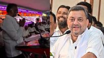 காலில் கூட விழுகிறேன்.. சீனியர் அமைச்சரிடம் மேடையில் கெஞ்சிய கர்நாடகா தலித் அமைச்சர்