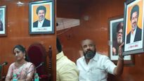 கடலூர் நகர்மன்ற கூட்டரங்கில் ரகளை! விஜய் போட்டோவை திமுக, அதிமுக கவுன்சிலர்கள் இணைந்து அகற்றம்