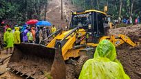 கேரளாவில் மீண்டும் நிலச்சரிவு.. மண்ணுக்குள் புதைந்த 5 பேர்! தொடரும் சோகம்!