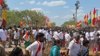 தாராபுரத்தில் விஜய் பிரசார கூட்டம்! போலீசார் சொல்லியும் கேக்கலயே.. தடுப்புகளை உடைத்து ஓடிய தவெகவினர் 