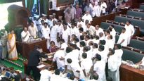 மூச்சுவிடாமல் பேசிய முதல்வர்! தர்ணா செய்த திமுக எம்எல்ஏ துரை சந்திரசேகரை கைகொடுத்து தூக்கிய விஜய்