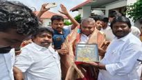  எடப்பாடிக்கு கடிதம் எழுதிய அடுத்த 1 மணி நேரத்தில் தவெகவில் இணைந்த முன்னாள் எம்.எல்.ஏ முருகுமாறன்!