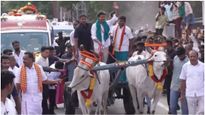  விஜய் மாட்டு வண்டியில் பயணித்தார் சரி.. ஆனால் அந்த மாட்டை இழுத்து போனது யாருனு பார்த்தீங்களா!