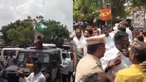 விஜய் ரோடு ஷோவில்.. குறுக்கே வந்த நாம் தமிழர் கட்சியினர்! காவல்துறையினருடன் வாக்குவாதம்!