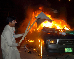 Violence cripples Pakistan