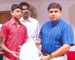 Mohamed Mustafa get scholorship from Collector Prakash