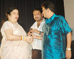 SV Sekar with wife and son