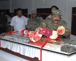 Prabhakaran pays tribute to MP Sivanesan