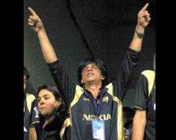 Sharukh celeberates Riders Win