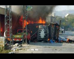 Blast on police van in Pakistan