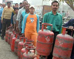 People are waiting for Gas cylinders People are waiting for Gas cylinders