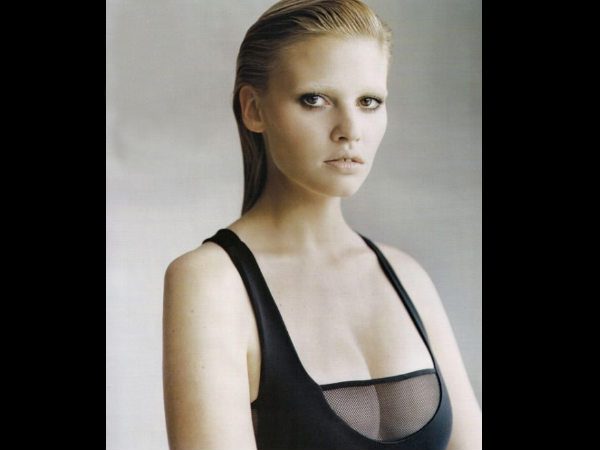 பல் அழகி லாரா ஸ்டோன்