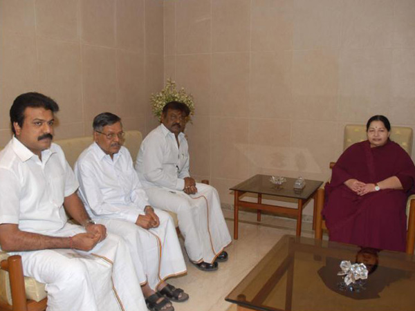 'உங்களுக்காக' 'அவங்க' கூட கூட்டணி