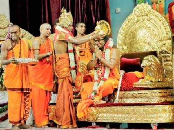 அதிரடியாக கலைத்த ஆதீனம்