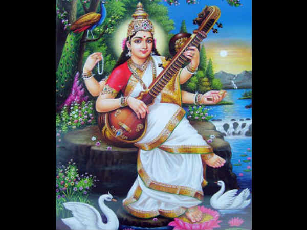 அரிசியில் எழுதும் குழந்தைகள் 