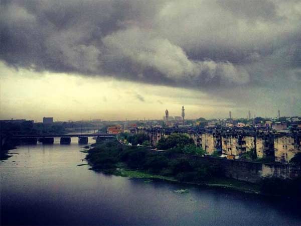 கடைக்கார் மெழுகுவர்த்தி இல்லையா...?