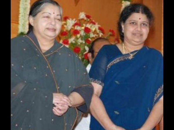 குறிப்பெடுக்கும் தோழி