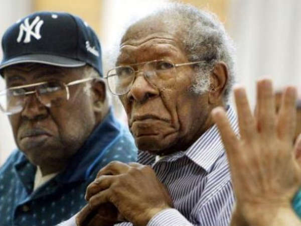 ஆப்பிரிக்க அமெரிக்கர்கள் அமோக ஆதரவு