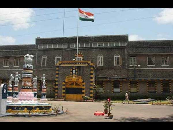 செவ்வாய்க்கிழமை அதிகாலையில் சிறை மாற்றம்