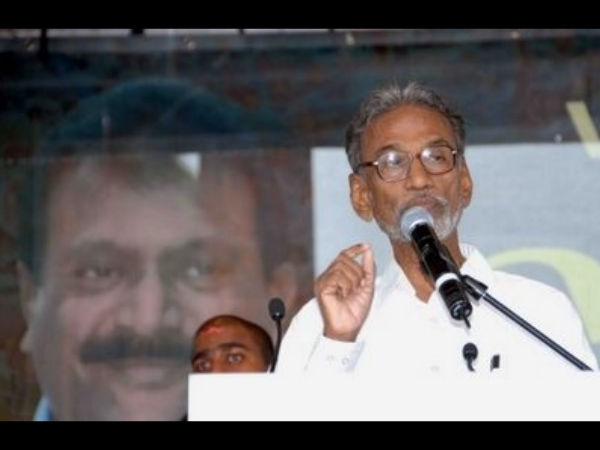 நெடுமாறன் வீட்டில்