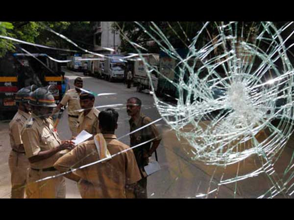 வெள்ளை ரவி அட்டாக்