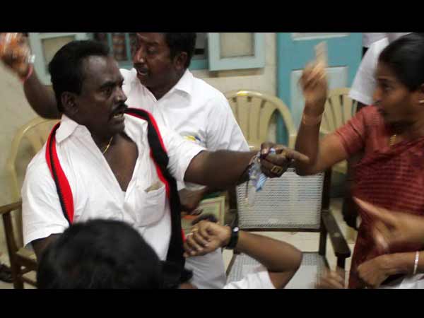 ஒன்று சேர்ந்த எதிர்கட்சிகள்