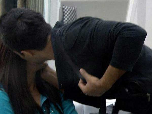 வேலை நேரத்தில்தான் ஜொள்ளு ஓவராம்