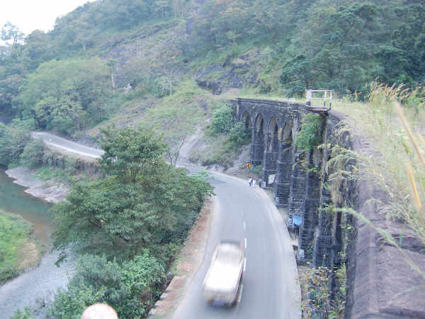 தந்திரமாக வேலை வாங்கிய ஆங்கிலேயர்கள் தந்திரமாக வேலை வாங்கிய ஆங்கிலேயர்கள்