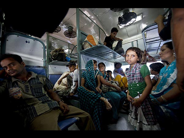 எதிரெதிர் சீட்...பூர்வா எக்ஸ்பிரஸ்