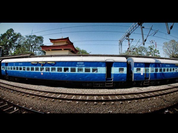 அலிகார் வருவதற்குள் அலை மோதிய இதயங்கள்