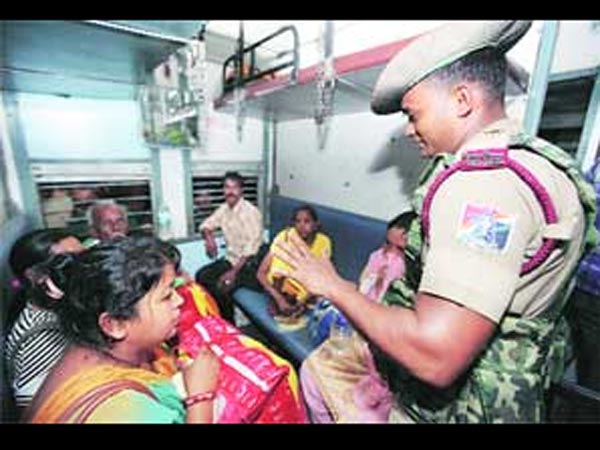 போலீஸ் வராம எப்படி கதை முடியும்