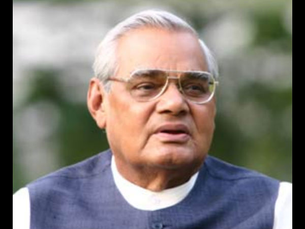 ஆசாத்துக்கு 3 - வாஜ்பாய்க்கு 1